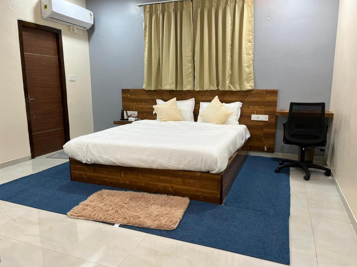Beach Town Hotel Visakhapatnam Exterior photo